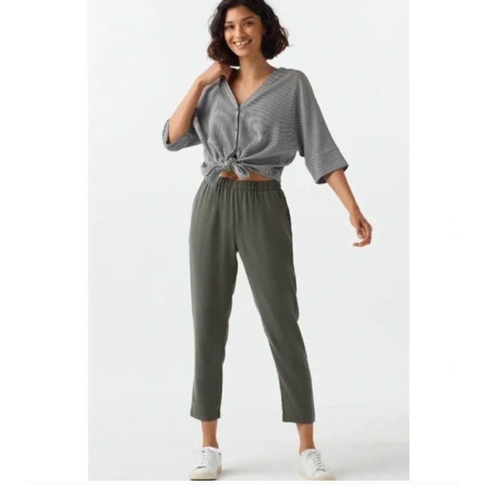 Vetta Capsule The Tencel Tapered Pant in Olive - Size XS